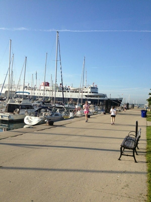 running in chicago by the water